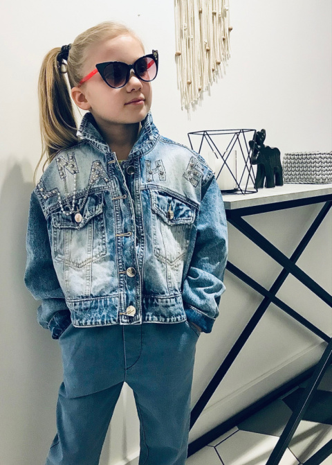 Kurtka jeans dekat OVERSIZE ciekawy tył Kurtka jeans dekat OVERSIZE ciekawy tył