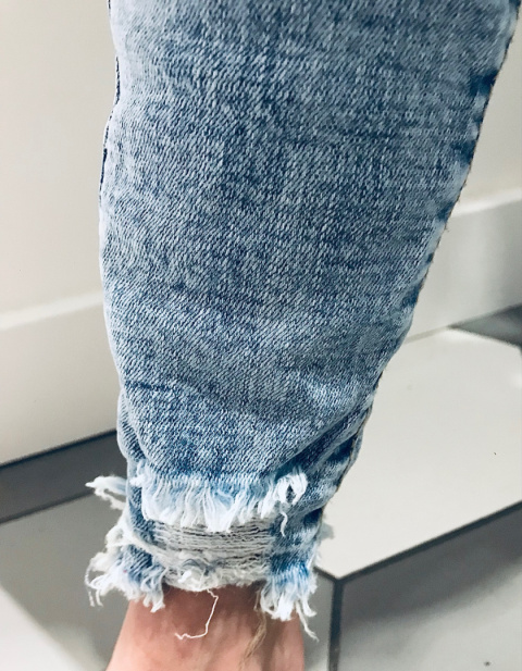 Spodnie dekat JEANS z paskiem i nerką Spodnie dekat JEANS z paskiem i nerką