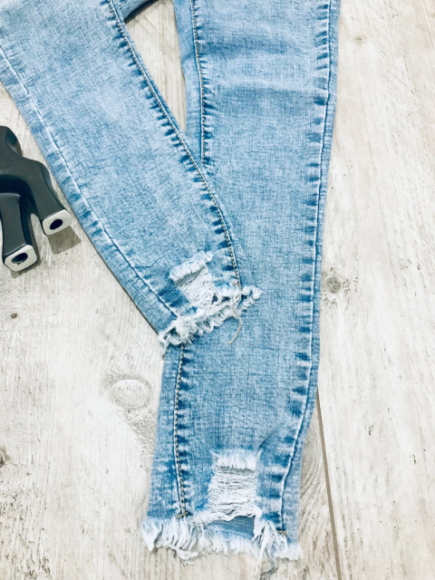 Spodnie dekat JEANS z paskiem i nerką Spodnie dekat JEANS z paskiem i nerką
