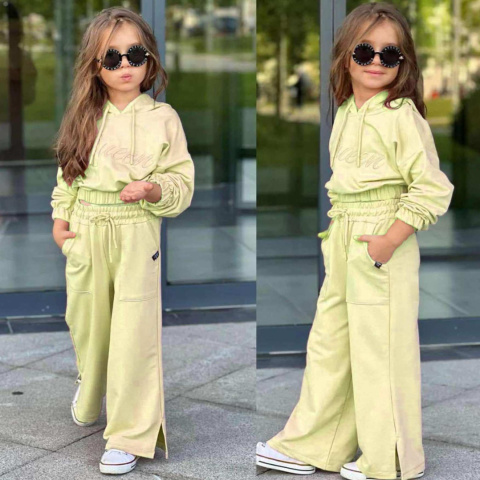 Dres dziewczęcy Queen kolor bananowy Dres dziewczęcy Queen kolor bananowy