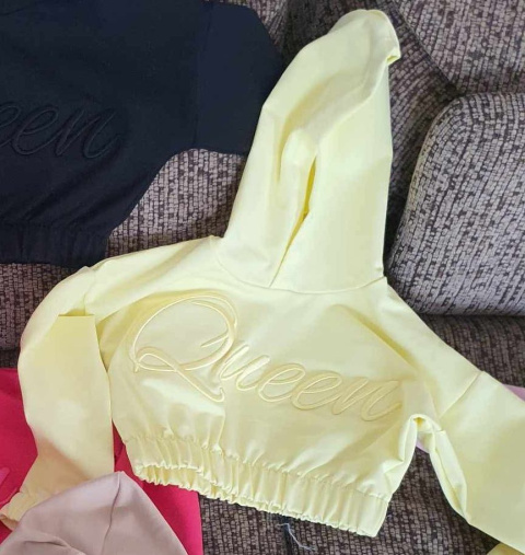 Dres dziewczęcy Queen kolor bananowy Dres dziewczęcy Queen kolor bananowy