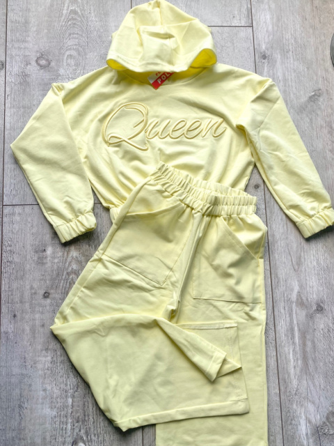 Dres dziewczęcy Queen kolor bananowy Dres dziewczęcy Queen kolor bananowy
