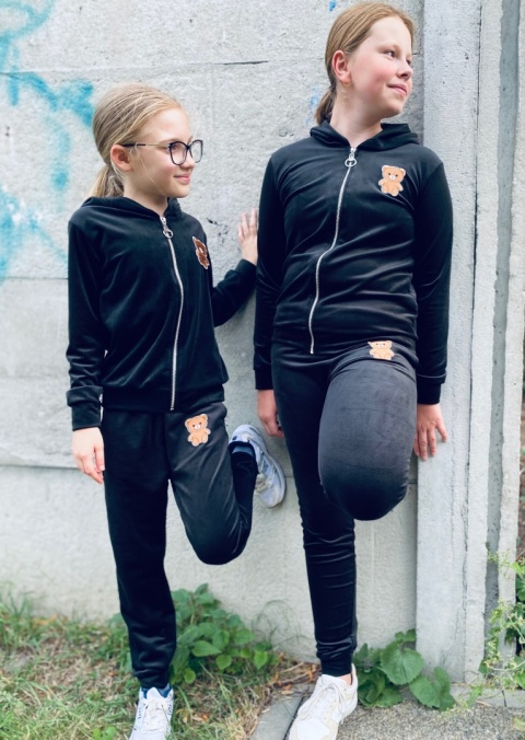 Dres welurowy dziewczęcy z misiem - czarny Dres welurowy dziewczęcy z misiem - czarny