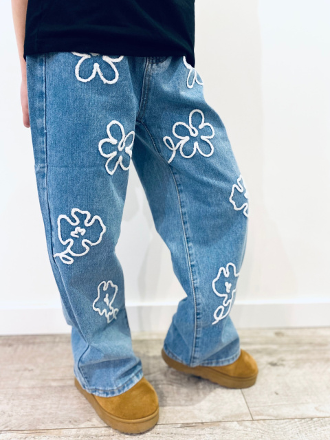 Spodnie jeans szerokie KWIATY Spodnie jeans szerokie KWIATY