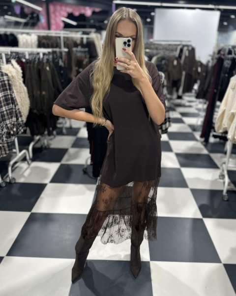 Sukienka oversize z koronkową spódnicą Sukienka oversize z koronkową spódnicą