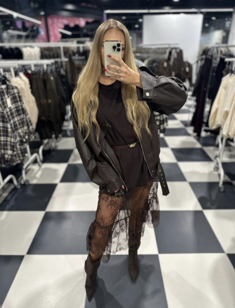 Sukienka oversize z koronkową spódnicą Sukienka oversize z koronkową spódnicą
