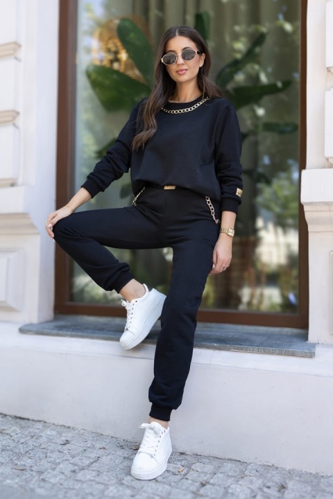 Dres czarny Luxury by Sisi z łańcuchem Dres czarny Luxury by Sisi z łańcuchem