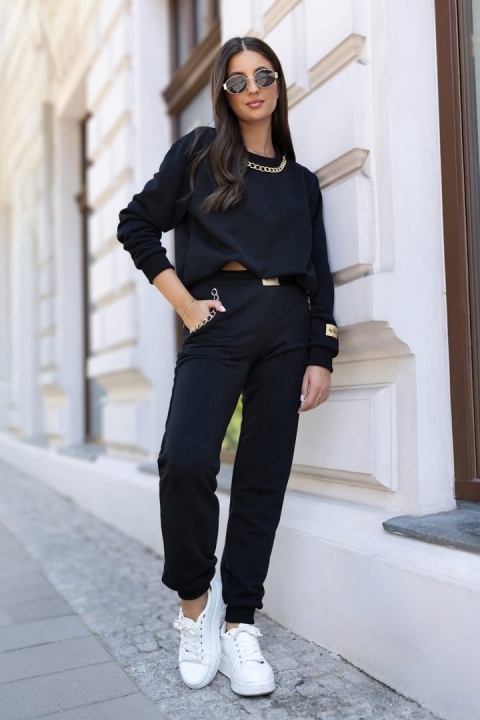 Dres czarny Luxury by Sisi z łańcuchem Dres czarny Luxury by Sisi z łańcuchem
